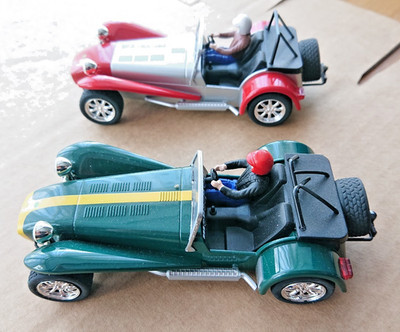 Scalextric C2271 & C2272 Caterham 7 Doppelpack Factory Approved Sample