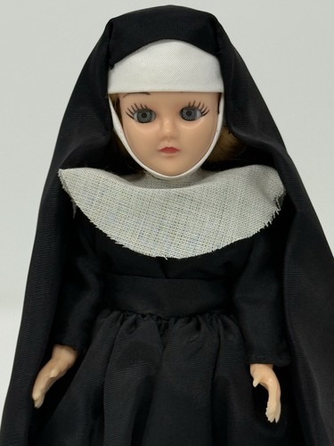 ~Vintage~ 1960’s CATHOLIC NUN DOLL FIGURINE 8" VINTAGE PLASTIC SLEEPY EYES *USA*