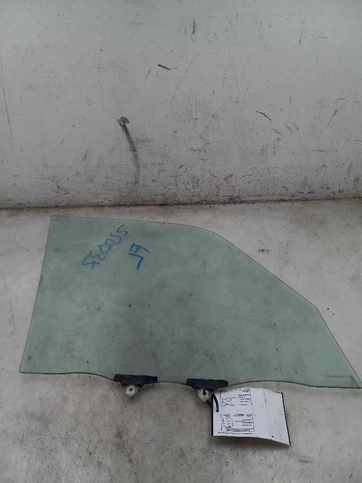 96 97 98 99 00 TOYOTA RAV 4 FRONT DRIVER LEFT DOOR GLASS - Image 2 of 4