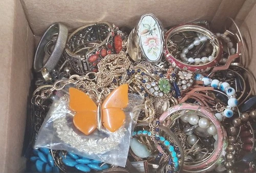 Huge 5 Pound Lot Vintage To Now Gold Toned Costume Craft/junk Jewelry Lot