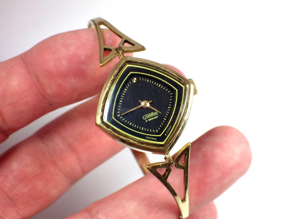 Reloj de pulsera dorado para mujer Slava - Rombo URSS oro reloj pulsera - ¡COMO NUEVO funcionando! Foto 3 de 4