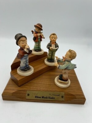 Goebel Kleine Musik Kinder w /4 Hummel Figurines & Music Stand, Great Condition!