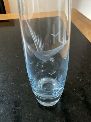 Vintage hellblaue Glasknospenvase - geätzte fliegende Ente Gans in Rohrkolben