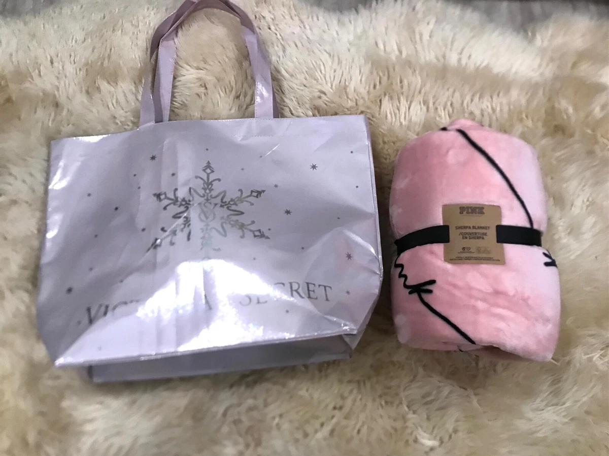 NWT Victoria's Secret Pink Cozy-Plush Blanket & Snowflake Holiday Reusable  Bag