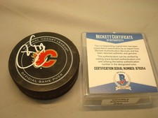 Phil Housley Signed Calgary Flames Official Game Hockey Puck Auto Beckett COA 1A