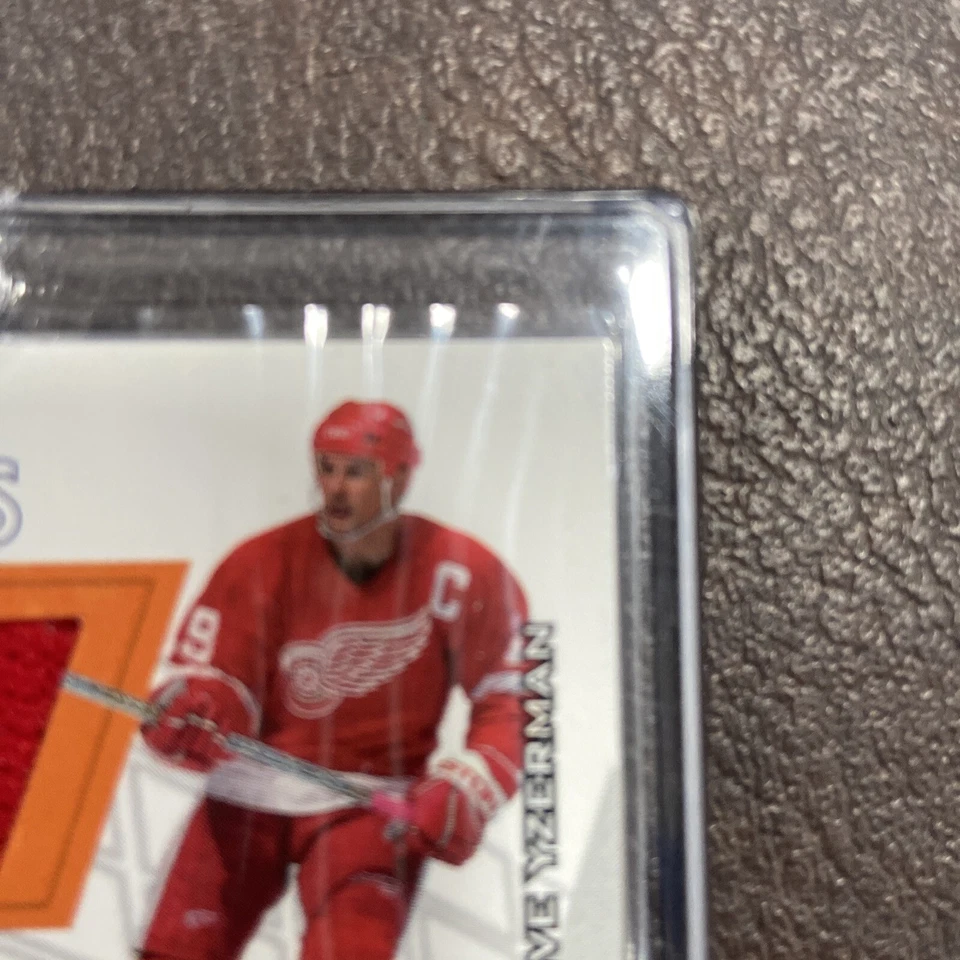 Steve Yzerman, Dominik Hasek, Brendan Shanahan 2001 Parkhurst Triple Jersey #/80 - Image 4 of 4