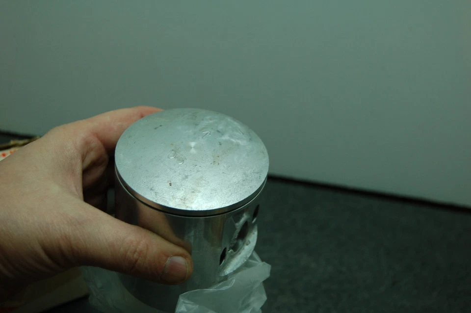 Nuevo de Lote Antiguo Original Suzuki 12110-41211 ESTÁNDAR Pistón RM250 1977 1978 STD FÁBRICA OEM Foto 3 de 4