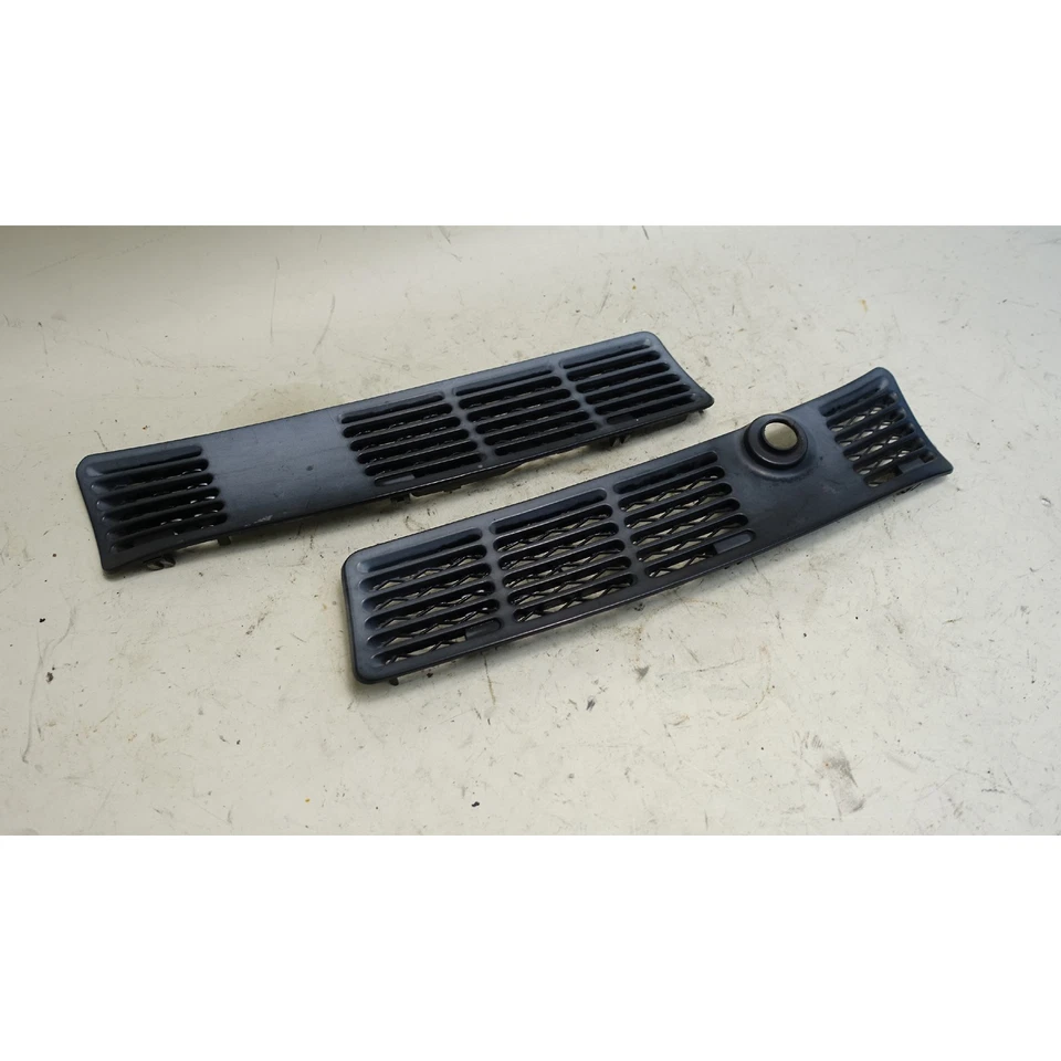 Par de rejillas de admisión de capó capó de entrada de aire serie 3 BMW E30 1984-1993 izquierda derecha OEM Foto 2 de 4