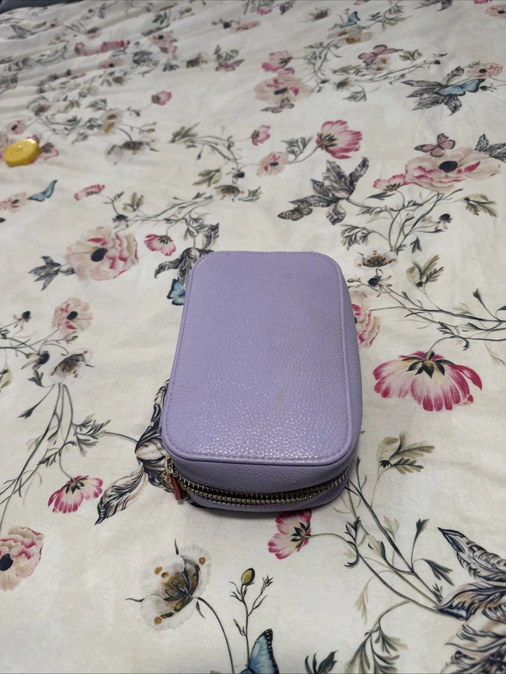 Trish McEvoy | Bolso limitado de cosméticos planificador de maquillaje de cuero vegano púrpura Foto 3 de 4