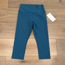 ATHLETA Borealis Green Transcend Capri Active Workout Gym Running Size Medium