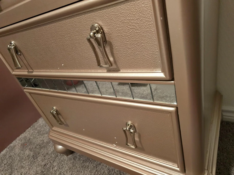 Mesita de noche de madera con 2 cajones con borde de espejo, oro rosa Foto 4 de 4