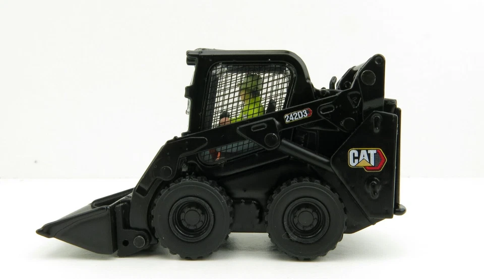 Diecast Masters 85676 BK Caterpillar Cat 242 D3 Skid Steer Loader Black 1:50 - Image 3 of 4