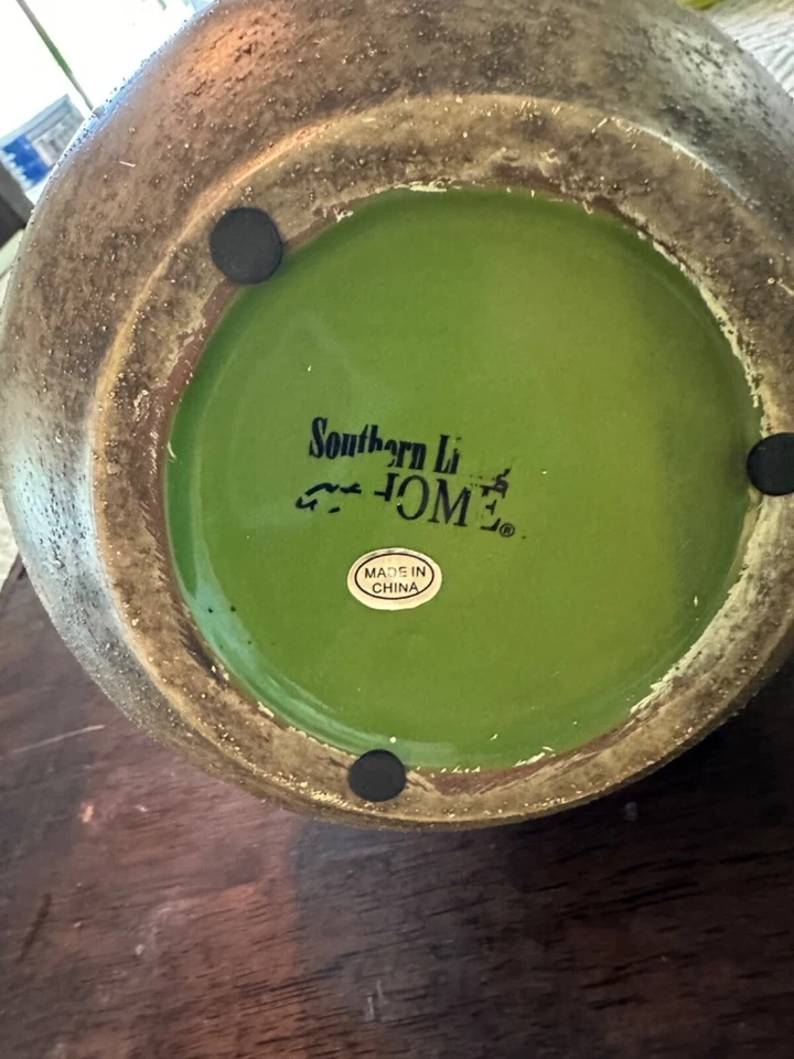 Southern Living At Home Vase Green Olive Size 6.5 Tall Very Good Condition - Image 4 of 4