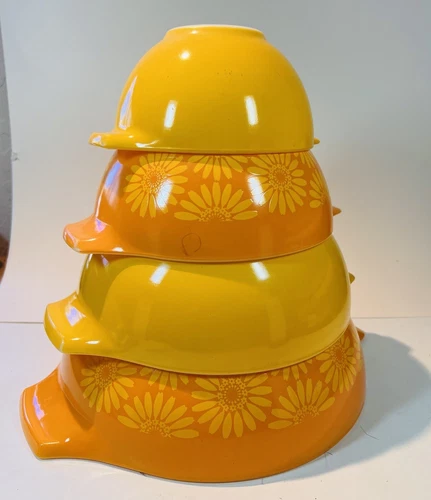 Vintage Pyrex Daisy Yellow Orange Cinderella Nesting Mixing Bowl Set 4