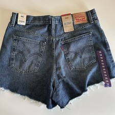 Levi  s Women  s High Waisted Mom Shorts 3.5  Size 16 in Medium Wash