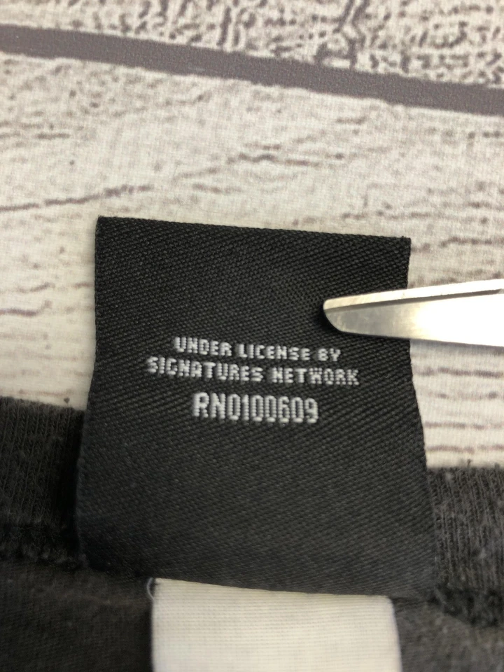 Camisa infantil Yes pequena preta em concerto 79 Dragon Tour banda rock junk food EUA - Imagem 4 de 4