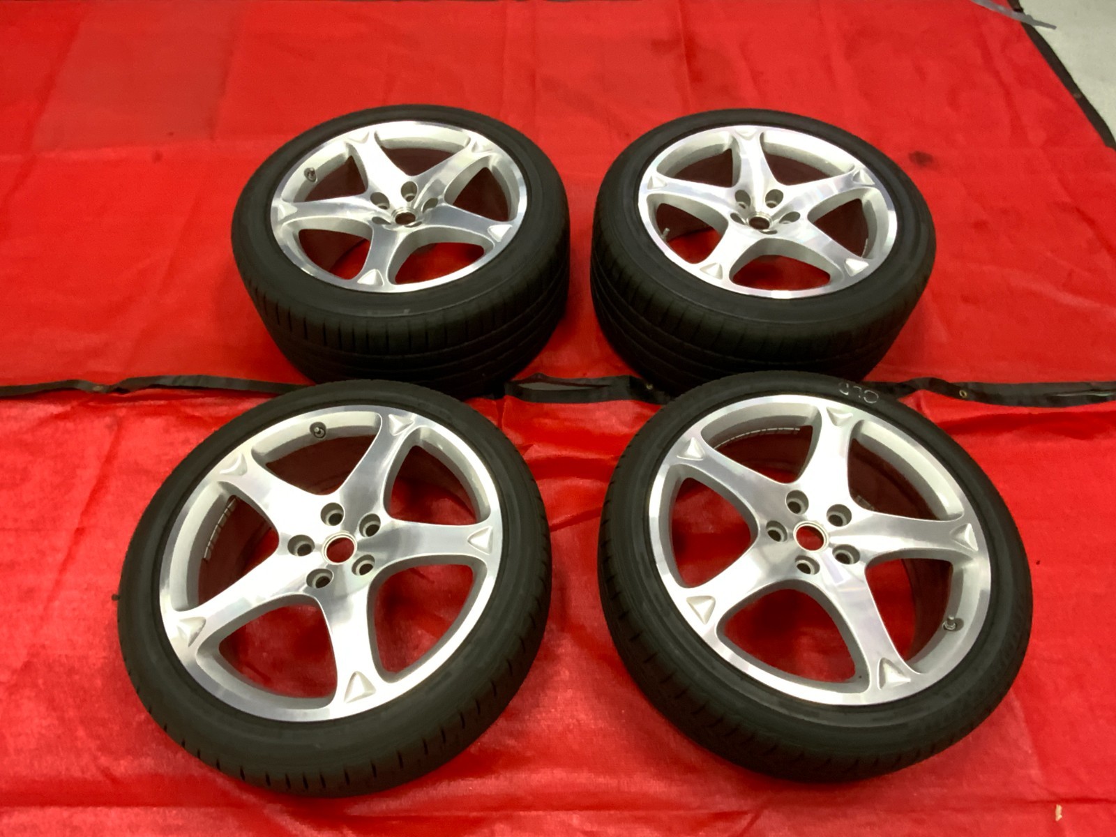 Ferrari GENUINE 19-inch California wheels - OEM