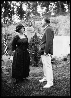 Photo:[Gov. Cox, right. at Ansberry home]