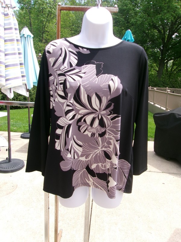 BOB MACKIE WEARABLE ART BLACK&GRAY FLORAL KNIT TOP S