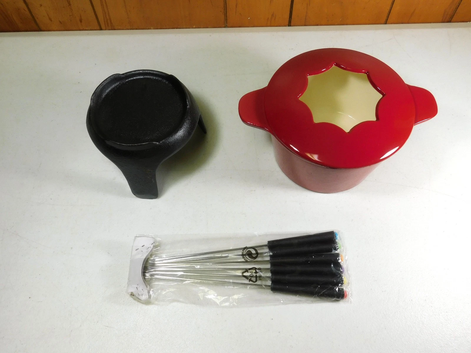 Bella Cast Iron Red Fondue Pot with Sticks