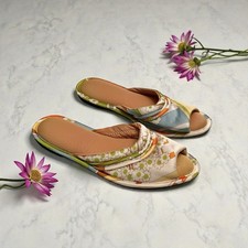 Vintage 60  s Vanity Fair Mod Daisy Floral Satin Boudoir Slippers Sz Small 5/6