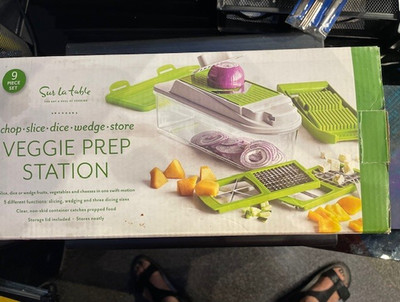 Sur la table Vegetable Chopper Prep Station 9 piece set chop slice dice wedge