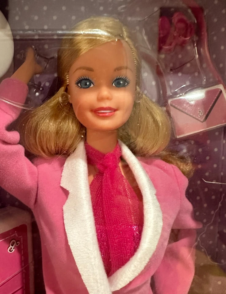 Barbie 2017 en caja original ~ reproducción del día a la noche 1985 ~ FJH73 ~ sin usar, en caja - firmada por el diseñador Foto 2 de 4