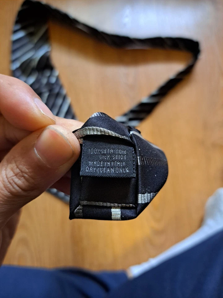 Corbata vintage de seda Burberrys de diseñador de lujo para hombre hecha en Italia a rayas negra Foto 4 de 4