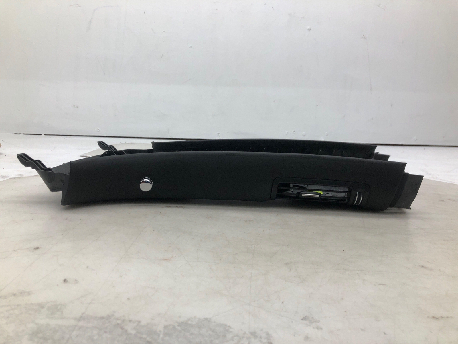 2016-2020 BENTLEY BENTATGA OEM RIGHT UPPER B PILLAR TRIM COVER PANEL 36A867240C