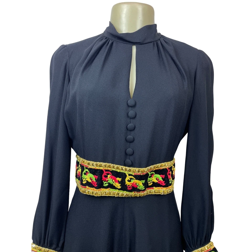 Vintage 1960s Ultra Wide Leg Women’s Black with Embroided Belt Jumpsuit Sz M - Image 2 of 4