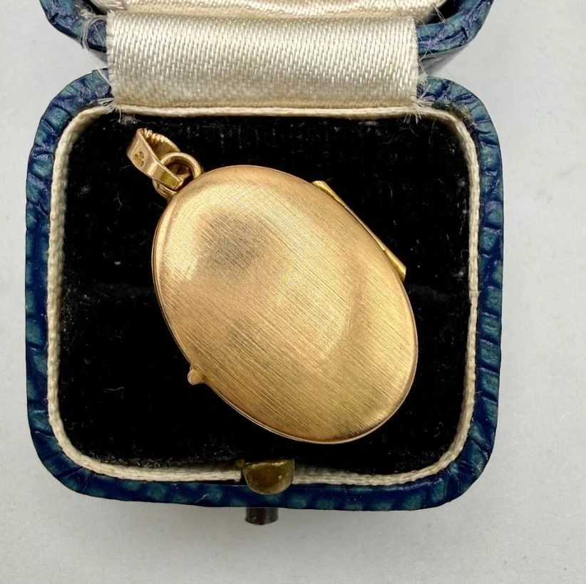 Vintage 9k Solid Rose Gold Oval Floral Locket Pendant - Image 4 of 4