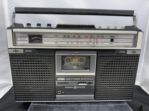 General Electric Model 3-5251A AM/FM Stereo Casset