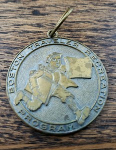 Vintage-Boston-Herald-Traveler-Newspaper-Paper-Boy-Medal-Medallion-Rare
