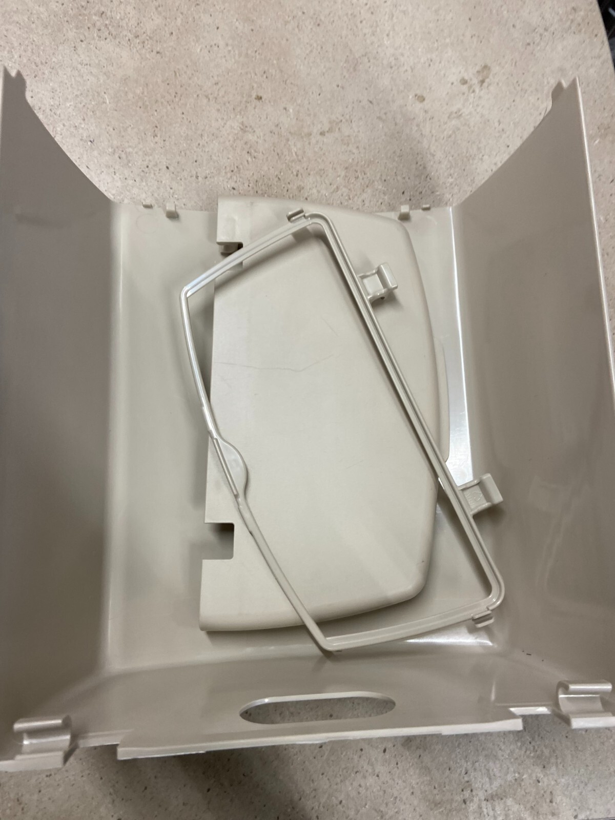 Porta Del Camper Con Cestino Immagine Stock - Immagine Di Accampamento - Foto 5