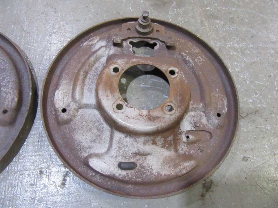 Pontiac Catalina 1966 zapata de freno trasera par de placas de montaje de respaldo Foto 3 de 4