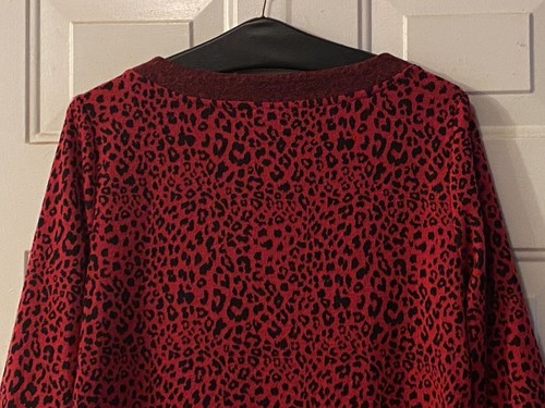 Chico's Womens Sz 1 (M) Knit Tunic Red/Black Animal 3/4 Sleeve Pockets - Picture 6 of 9