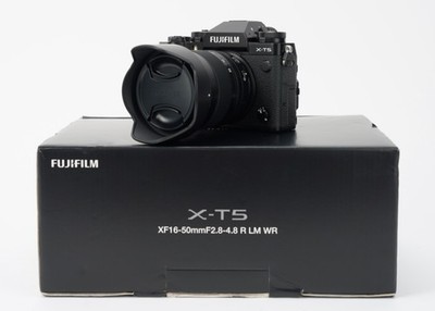 Fujifilm X-T5 Spiegellose Kamera mit XF 16-50mm f/2.8-4.8 Objektiv (schwarz) Neu OVP