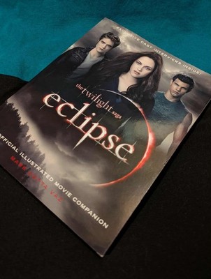 The Twilight Saga: Eclipse - The Official Illustrated Movie Companion Paperback