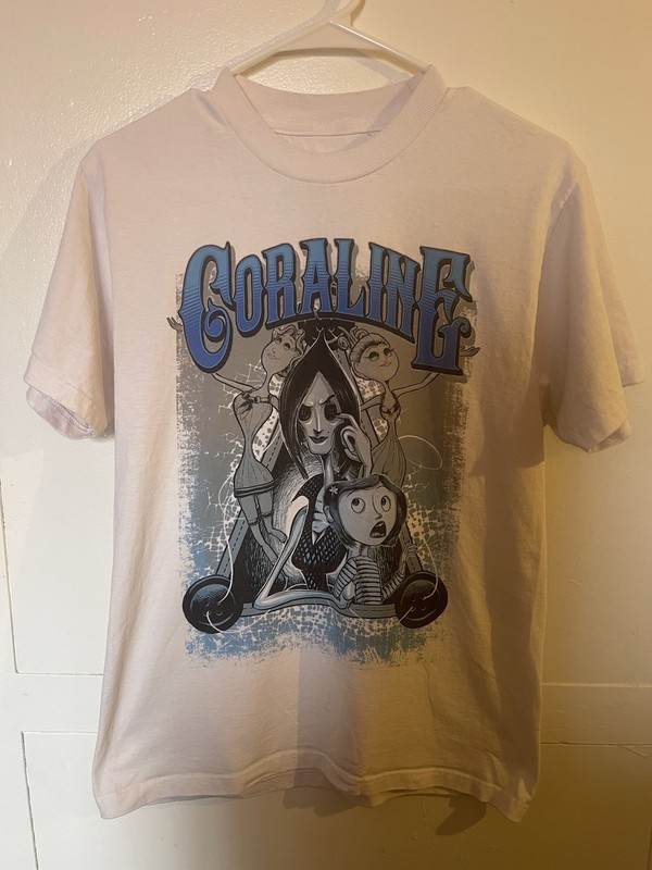 BoxLunch Laika Coraline White Graphic Tee Shirt Size Small  Casual Comfort Rare