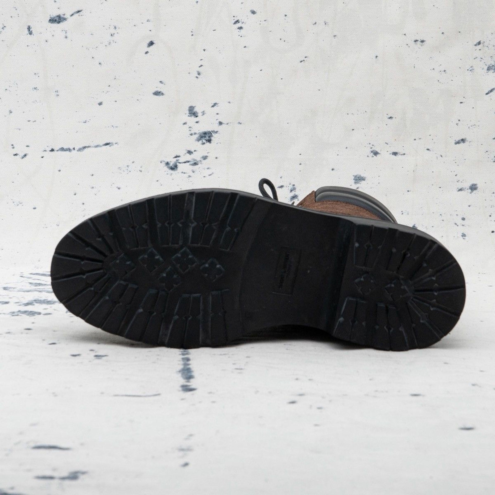 Stivali da combattimento iconici saint laurent paris in pelle scamosciata marrone