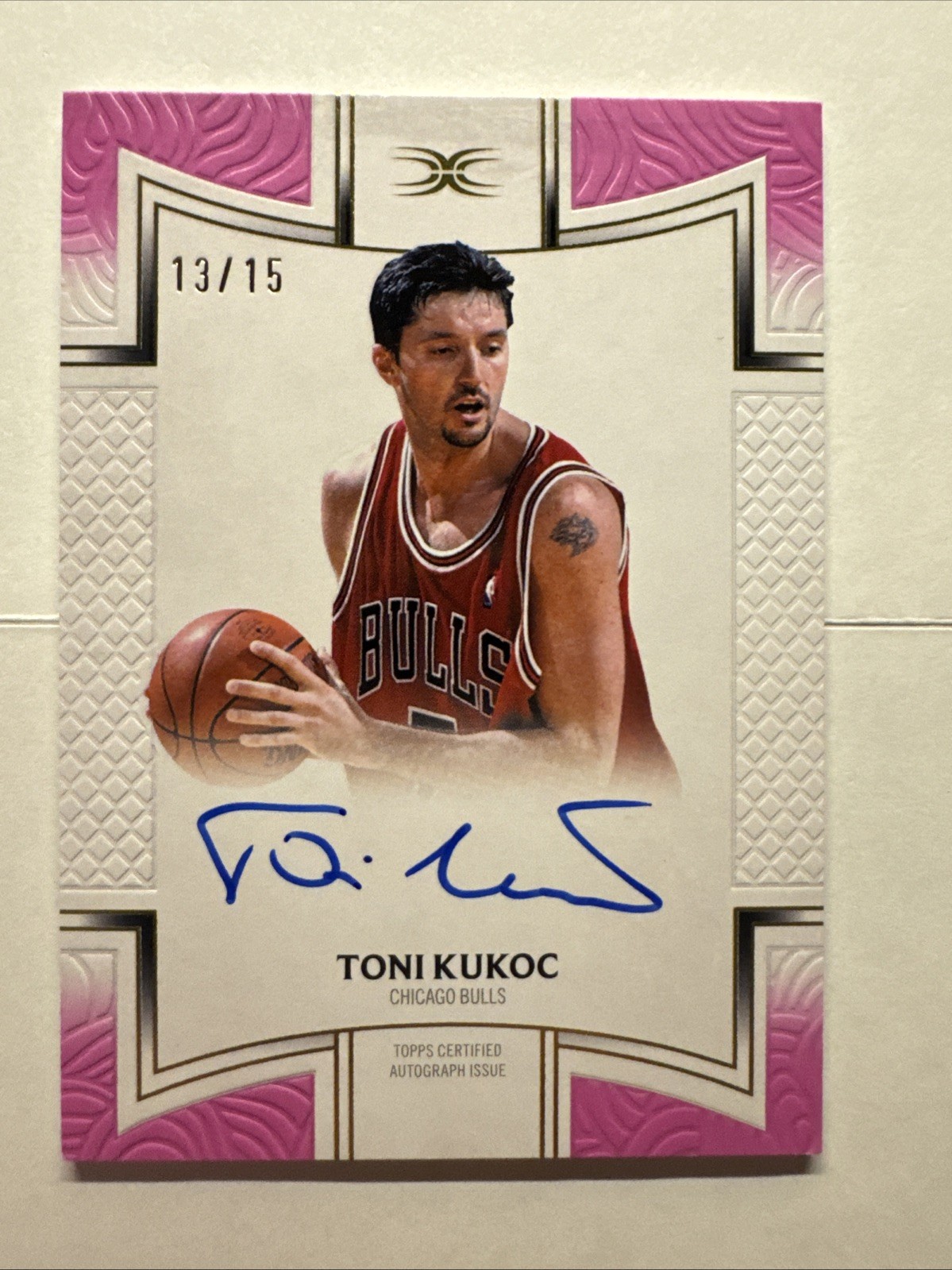 2025-26 Topps Definitive Toni Kukoc Signs Auto Autograph Orange #13/15 Bulls