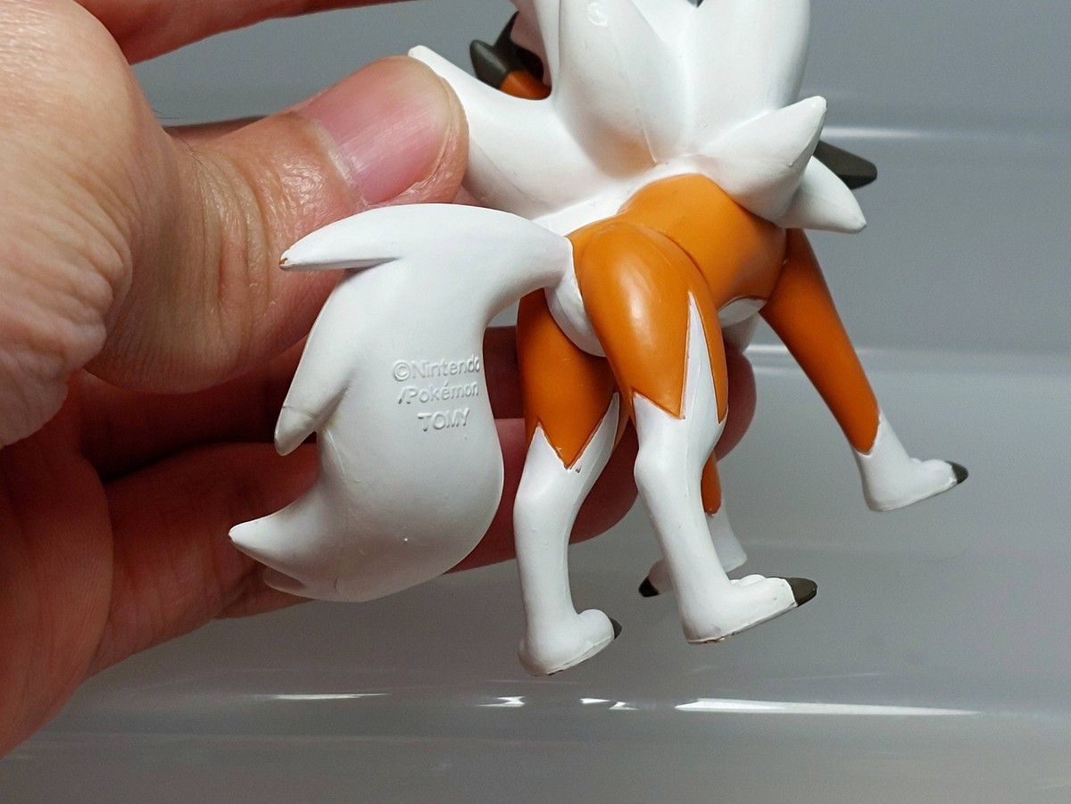 Lycanroc Dusk Form Ultra Guardians Pokemon Moncolle Figure Takara