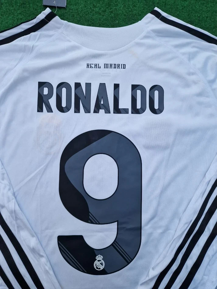 Cristiano Ronaldo Real Madrid 2009 2010 Debut First Year Number 9