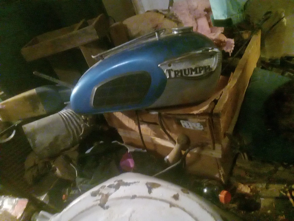 Tanque de gasolina para motocicleta Triumph Bonneville años 60 con porta Foto 3 de 4