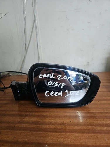 KIA CEED 2017 MK2 DRIVER SIDE WING MIRROR WITH INDICATOR AND PUDDLE LIGHT