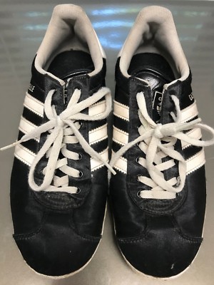 adidas gazelle black size 6