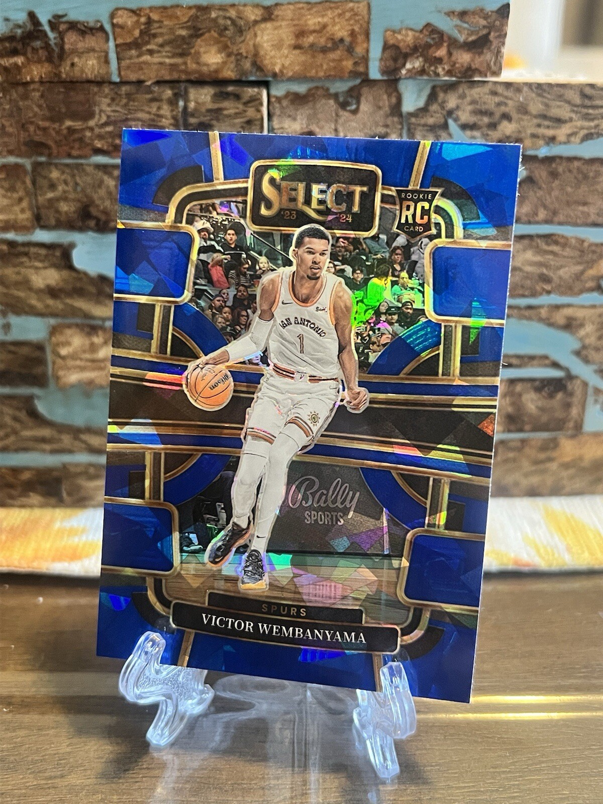2023-24 Panini Select Concourse Blue Cracked Ice Prizm Victor Wembanyama (RC) 🔥