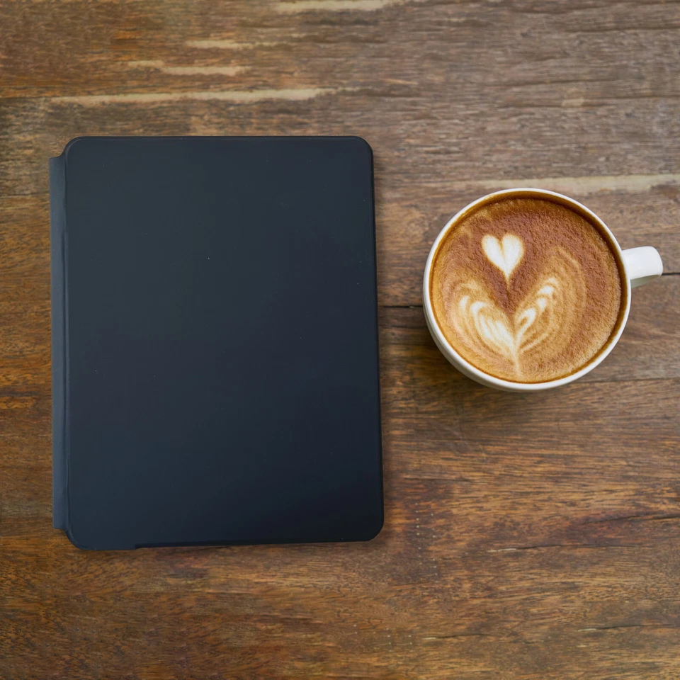 iPad Pro 11" (M4) Magnetic Bluetooth Keyboard 7 Color Backlit Keys  & Trackpad - Image 3 of 4