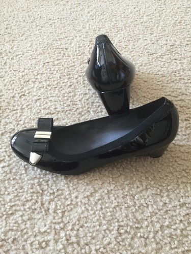 Nuovo con scatola Stuart Weitzman Bowends pelle verniciata 7,5 8 colletto elasticizzato e tacco avvolto - Foto 5 di 12