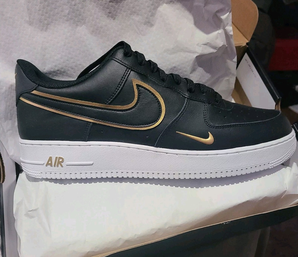 Nike Air Force 1 '07 LV8 ブラック/ゴールド s-l400.jpg